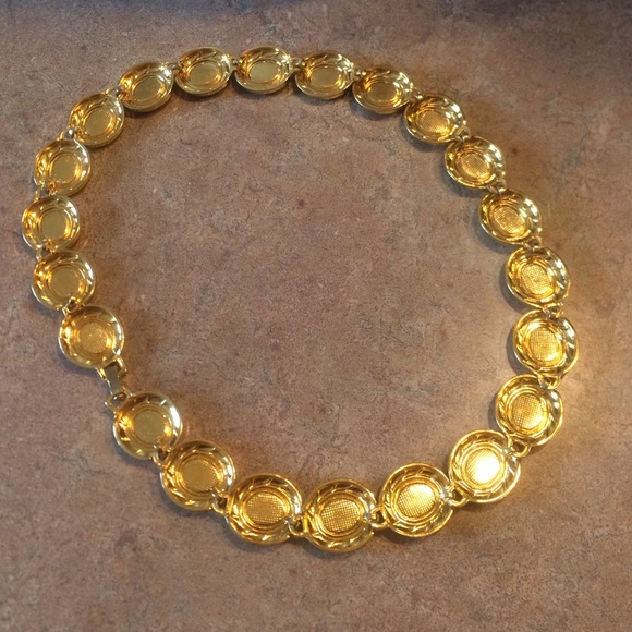 Gold tone and black necklace. - Picture 5 of 6
